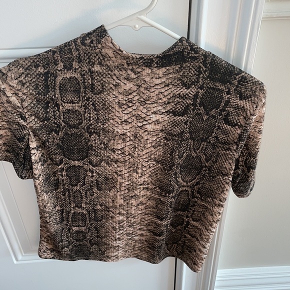 ✨✨Zara snake print size small short sleeve top- accepting all offers!!✨✨ - Picture 4 of 5